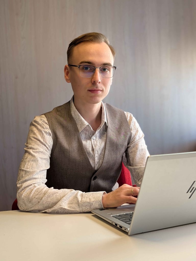 Miłosz Niewiadomski - Ekspert Kredytowy